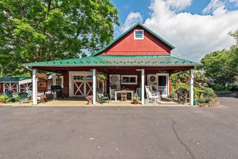 The Barn Getaway In Pennsylvania To Check Out When You Want To Stay Somewhere Unique