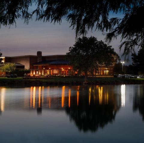 This Classic Waterfront Steakhouse In Kansas Has Legendary Steaks