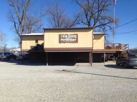 The One-Of-A-Kind Twin Rivers Restaurant Just Might Have The Most Scenic Views In All Of Illinois