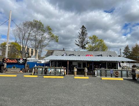 The Best Lobster Rolls In New England Can Be Found At This Unassuming Seafood Shack In Connecticut