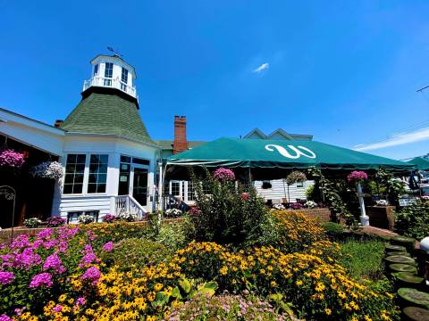 Some Of The Best Seafood In The Mid-Atlantic Can Be Found At This Maryland Restaurant