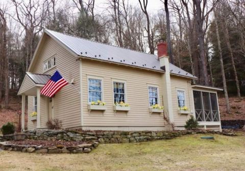 This Charming Airbnb In Pennsylvania Used To Be A Schoolhouse And You'll Want To Stay