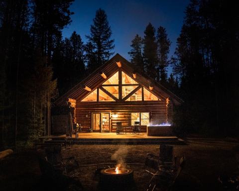 These Might Be The 3 Coziest Cabins In Montana's West Glacier You Can Book