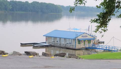 This Illinois Fish Spot Offers Fresh Food Cooked Straight From The River