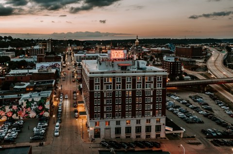 The Most Famous Hotel In Iowa Is Also One Of The Most Historic Places You'll Ever Sleep