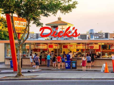 Dick’s Is A Tiny, Old-School Drive-In That Might Be One Of The Best Kept Secrets In Washington