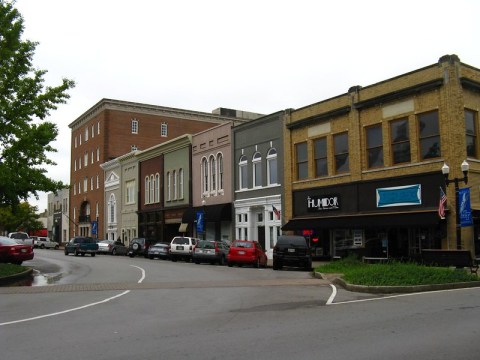 Few People Know This Charming Town Is The Exact Center Point Of Tennessee