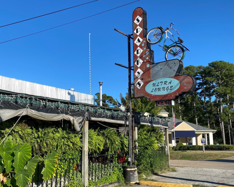 The Gourmet Burgers At Sparky’s Roadhouse Café Will Change The Way You See This Arkansas Culinary Staple Forever