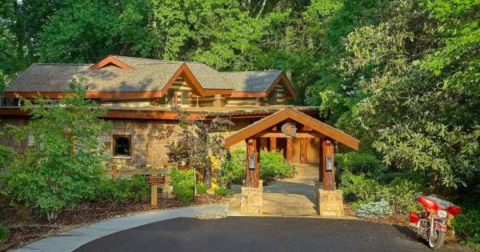 The Best Seafood In The South Can Be Found At This Unassuming Mountain Restaurant