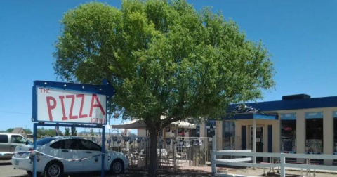 The Best Pizza In The Southwest Can Be Found At This Unassuming Motel In Arizona