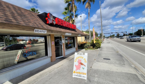 This BBQ Hotspot In Florida Has Been Serving Up Some Of The Best Southern Eats Since 1953