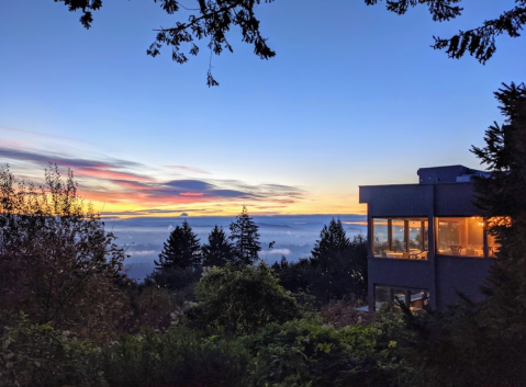 This Classic Waterfront Steakhouse In Oregon Has Legendary Steaks