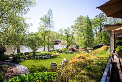 The One-Of-A-Kind Ray’s On The River Just Might Have The Most Scenic Views In All Of Georgia