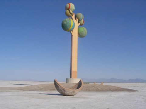 Here’s The Story Behind The Massive Tree Sculpture In Utah