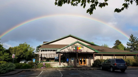 This Pizza Hotspot In Oregon Has Been Serving Up Some Of The Best Pies Since 1977