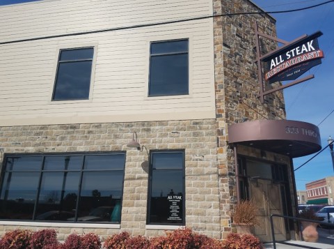 This Classic Steakhouse In Alabama Has Legendary Steaks