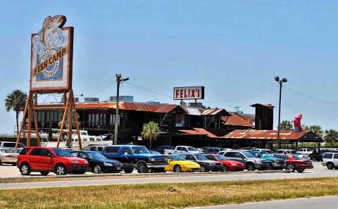 The One-Of-A-Kind Felix's Fish Camp Restaurant Just Might Have The Most Scenic Views In All Of Alabama