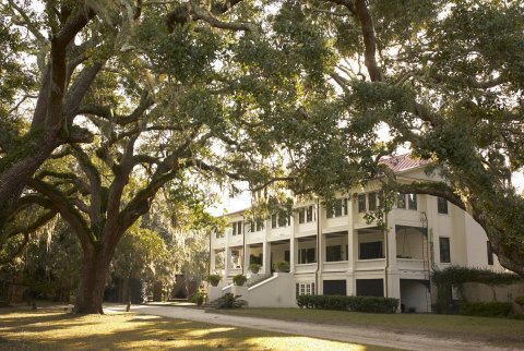 The Most Famous Hotel In Georgia Is Also One Of The Most Historic Places You'll Ever Sleep