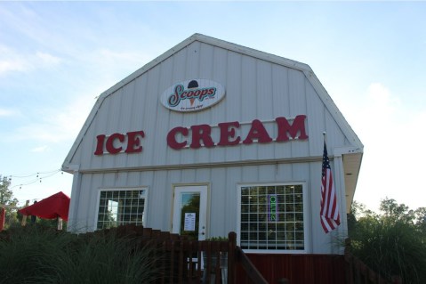 Treat Yourself To A Huge Banana Split At Scoops Ice Cream In Indiana