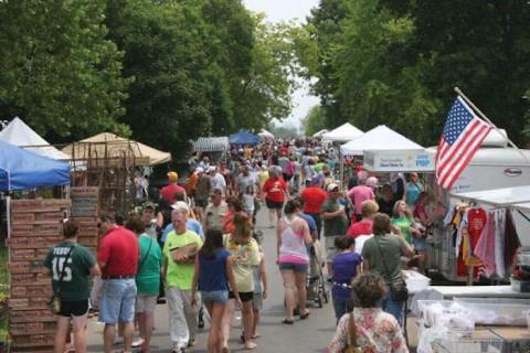 This Nebraska Flea Market Covers An Entire Town With More Than 300 Merchants On-Site