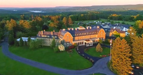 This Pennsylvania Resort In The Middle Of Nowhere Will Make You Forget All Of Your Worries