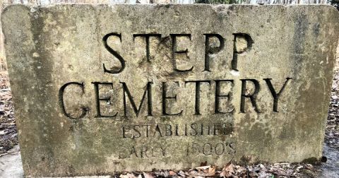 The Creepiest Hike In Indiana Takes You Through The Ruins Of An Old Cemetery