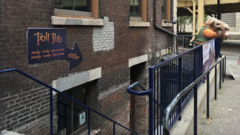 A Secret Door Will Take You To An Underground Restaurant In Kentucky That Was Built In The 1800s