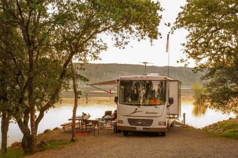 There's A Lake Hiding In The Northern California Foothills Where You Can Camp Year-Round