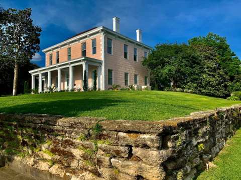 This Historic Home In Mississippi Is Now A One-Of-A-Kind Airbnb You Can Stay In