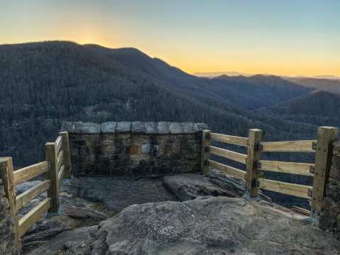 Take A Hike To A Virginia Overlook That’s Like The Miniature Grand Canyon