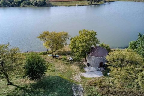 This Corn Crib Cottage In Nebraska Is The Ultimate Countryside Getaway