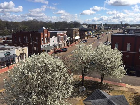 The Small Town Near Nashville Boasting World-Famous Scones Is The Sweetest Day Trip Destination