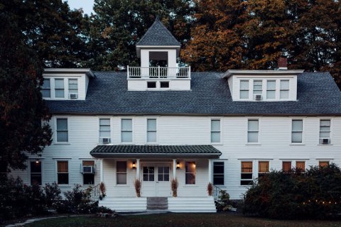 This Rustic Bed And Breakfast In New York Is The Ultimate Mountain Getaway