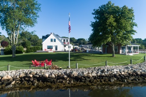 The Hidden Harbor View Landing Cottages In Connecticut Are Beach Getaways With The Utmost Charm