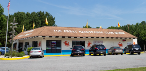 For The Best Fried Clams Of Your Life, Head To This Hole-In-The-Wall Seafood Restaurant In Virginia