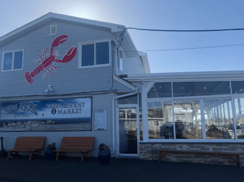 This New Jersey Seafood Spot Offers Fresh Food Cooked Straight From The Boat