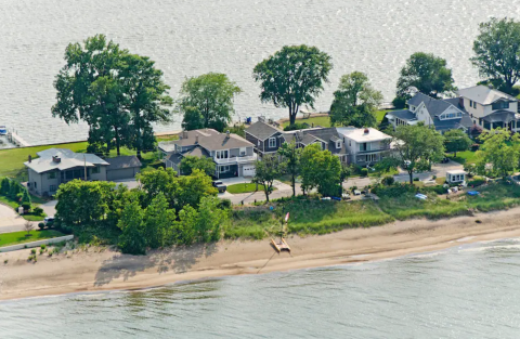 This Hidden Cottage In Ohio Is A Beachfront Getaway With The Utmost Charm