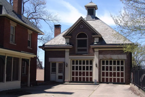 A Night Inside This 1882 Carriage House Is An Old-Fashioned Ohio Adventure Just Waiting To Happen