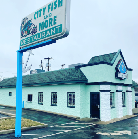 For The Best Fried Fish Of Your Life, Head To This Hole-In-The-Wall Seafood Restaurant In Kansas