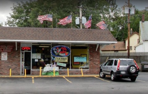 The Beloved Hole-In-The-Wall That Serves What's Arguably The Best Fried Chicken In Cleveland