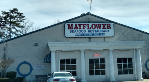 For The Best Fried Catfish Ever, Head To This Hole-In-The-Wall Seafood Restaurant In North Carolina