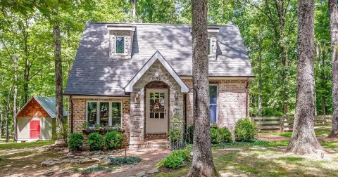 This Tennessee Cottage In The Middle Of Nowhere Will Make You Forget All Of Your Worries