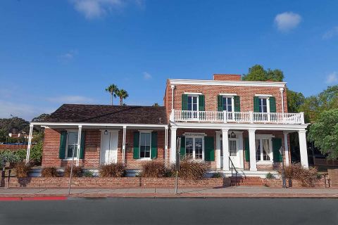 This Abandoned Southern California House Is Thought To Be One Of The Most Haunted Places On Earth