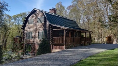 The Whole Family Will Love A Visit To This Adorable Lakeside Cabin In Massachusetts