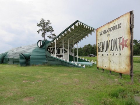 This Alligator Park In Texas Is Also A Restaurant And It's Fun For The Whole Family