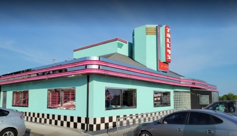 The Oklahoma Restaurant With Cinnamon Rolls As Big As Your Head