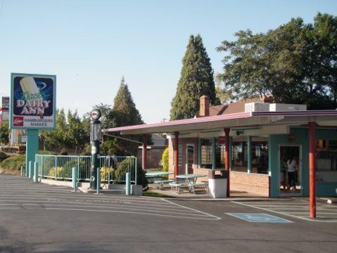 For The Best Burger Of Your Life, Head To This Hole-In-The-Wall Burger Joint In Utah