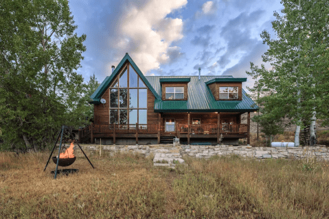 You'll Have A Front-Row View Of Utah’s Scofield Reservoir At This Cozy Cabin