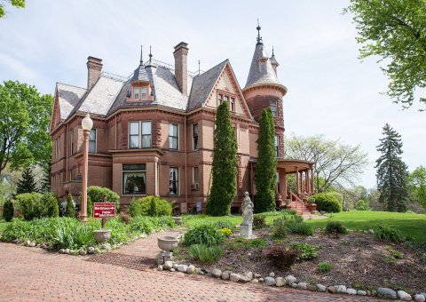 Eat A 4-Course Meal While Solving A Murder At The Henderson Castle In Michigan