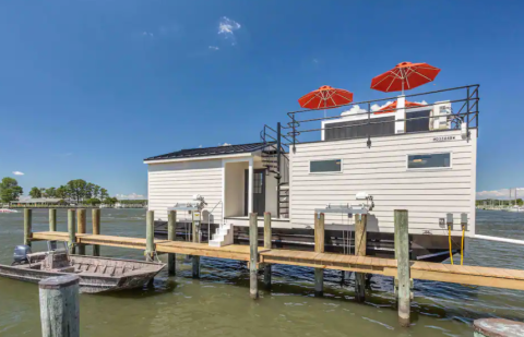 This Houseboat In Maryland Is The Ultimate Place To Stay Overnight This Summer